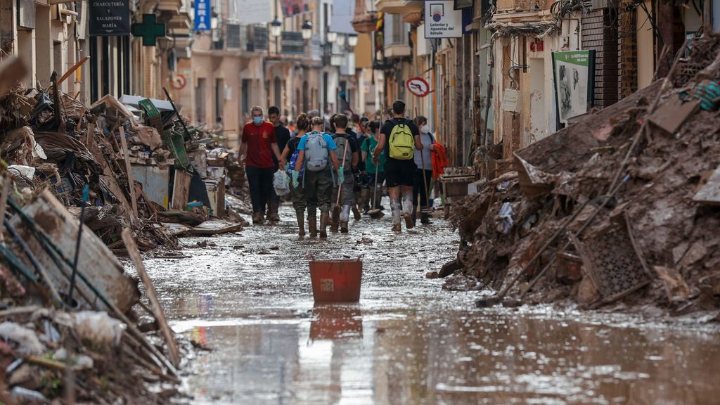 Estados de una calle de la localidad de Paiporta una semana después de la DANA