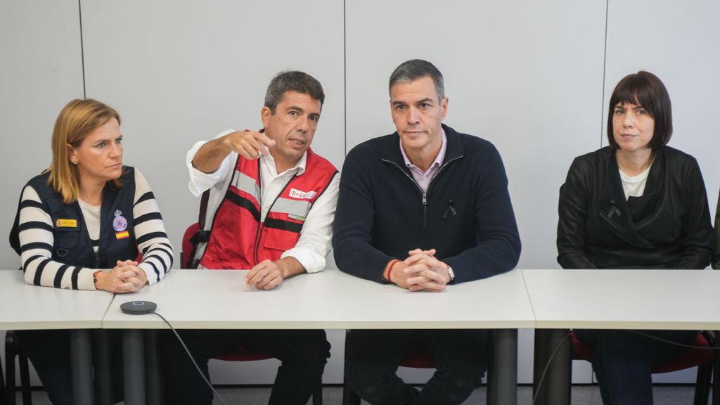 (I-D) La delegada del Gobierno en la Comunitat Valenciana, Pilar Bernabé; el presidente de la Generalitat valenciana, Carlos Mazón; el presidente del Gobierno, Pedro Sánchez y la ministra de Ciencia e Innovación, Diana Morant