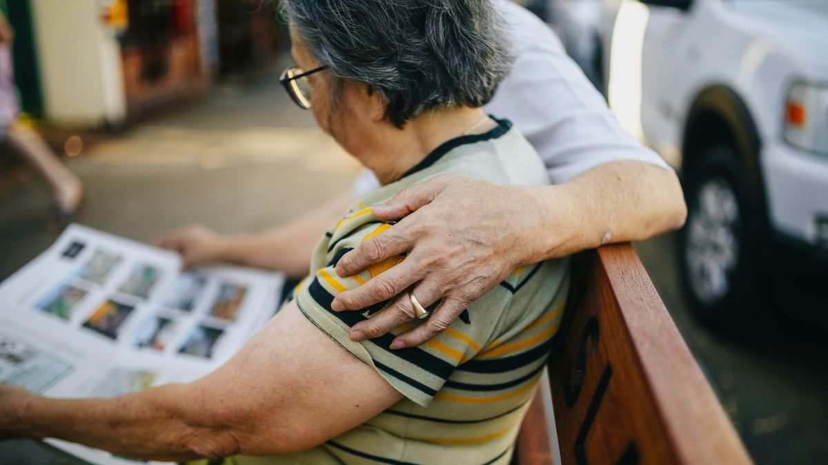 Revelan la manera más efectiva de hablar a personas con alzhéimer: