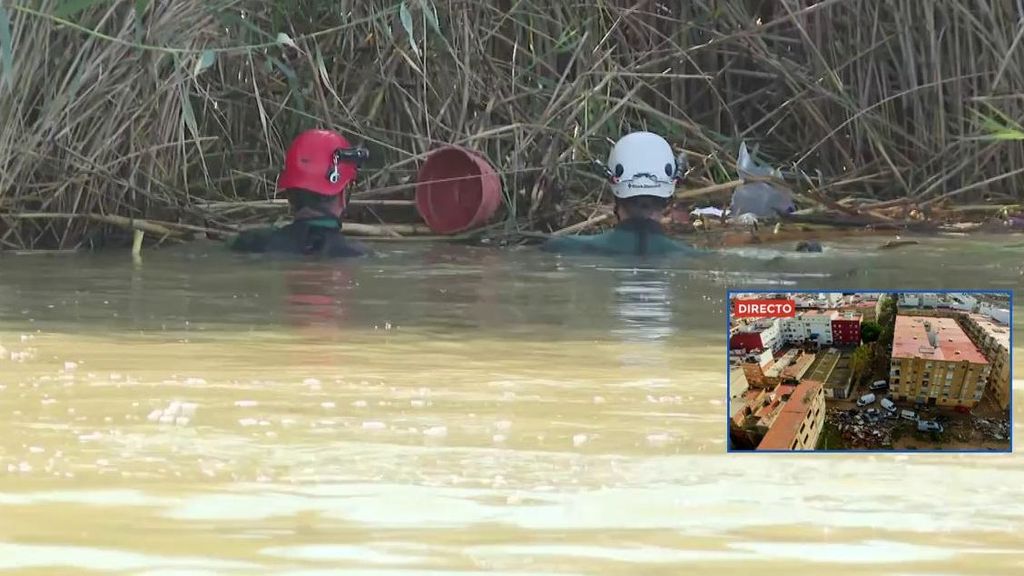 Un grupo del GEAS busca personas desaparecidas en la Albufera.