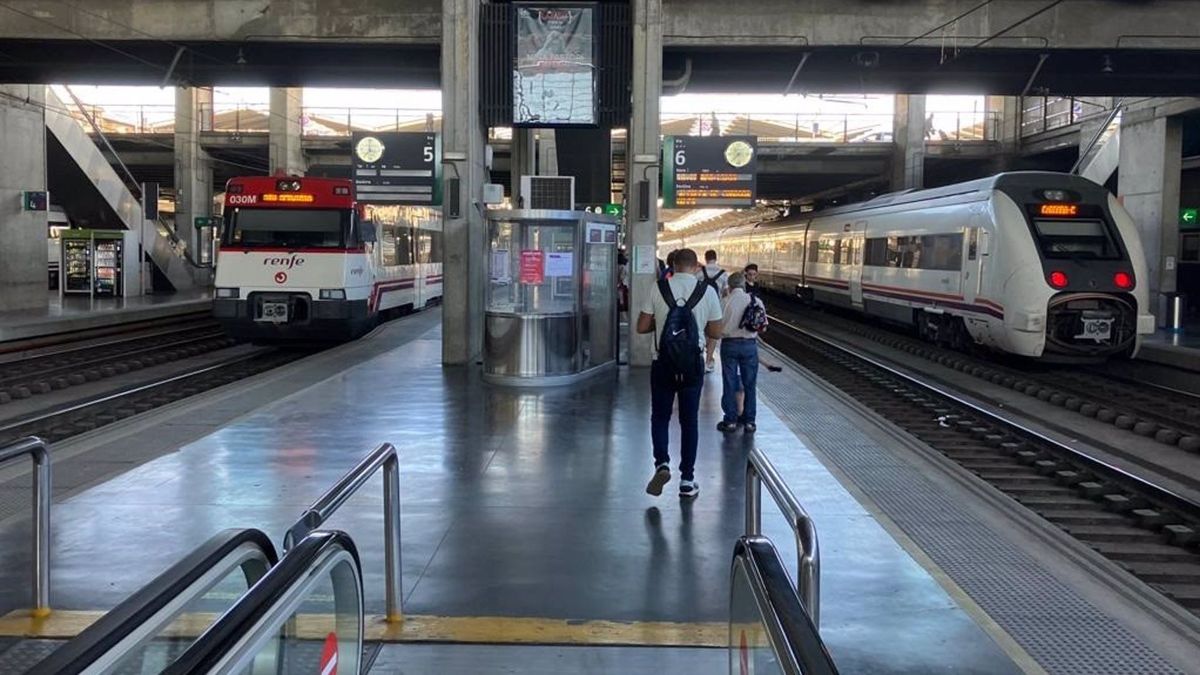 Viajeros en la estación de trenes de Córdoba