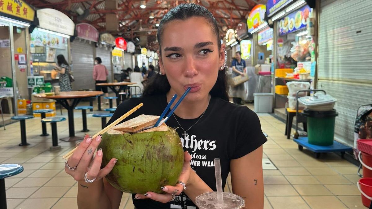 Dua Lipa ha probado toda la gastronomía de Singapur en su visita a la ciudad