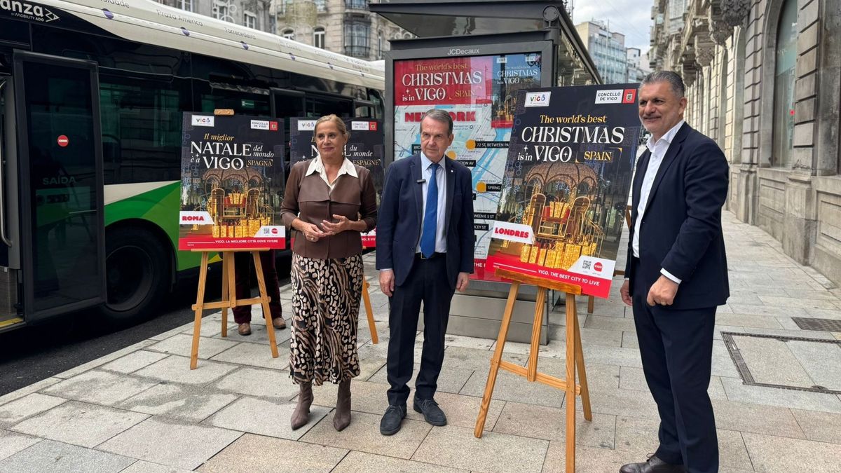 El alcalde de Vigo, Abel Caballero, presentó este miércoles los mupis publicitarios que lucirán las grandes ciudades