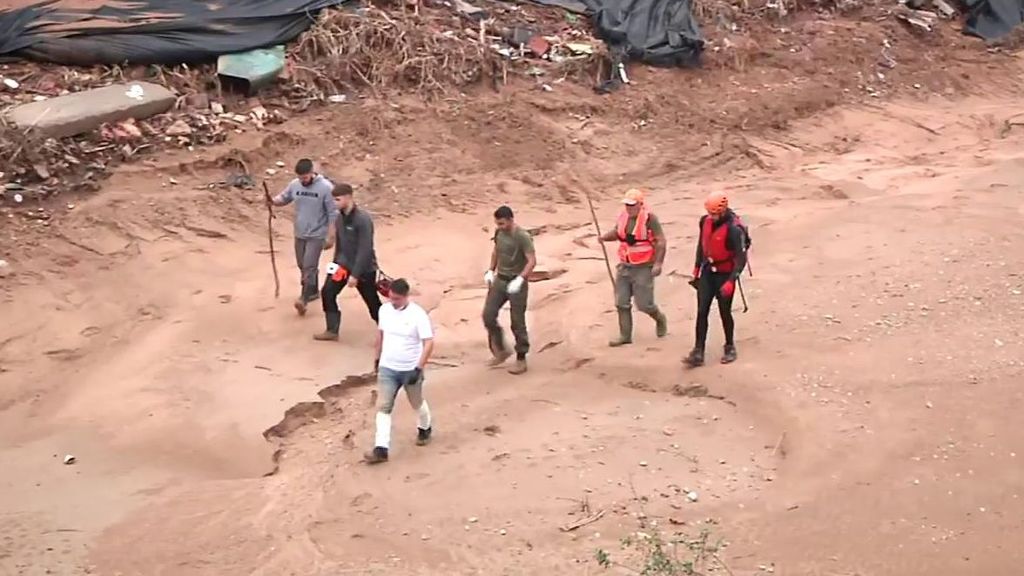 Un grupo de personas buscan a Carmen y Manuel, desaparecidos en Torrent.