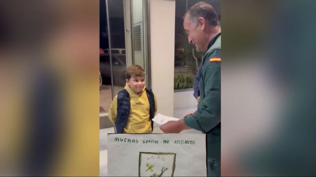 El reconocimiento de la Guardia Civil a Julián, un niño que les hizo un dibujo de la DANA