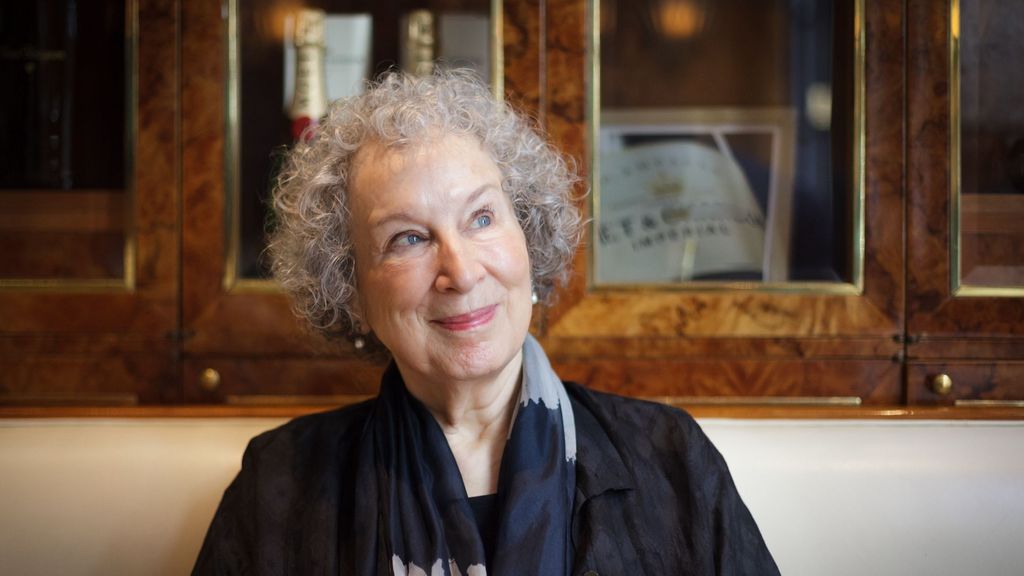 La escritora Margaret Atwood, tras la victoria de Donald Trump: ""No es momento para tirarse por un puente, no hay nada perdido"