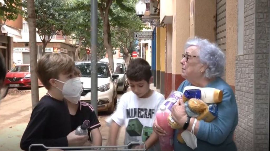 Los niños, la viva imagen de la solidaridad tras el paso de la DANA