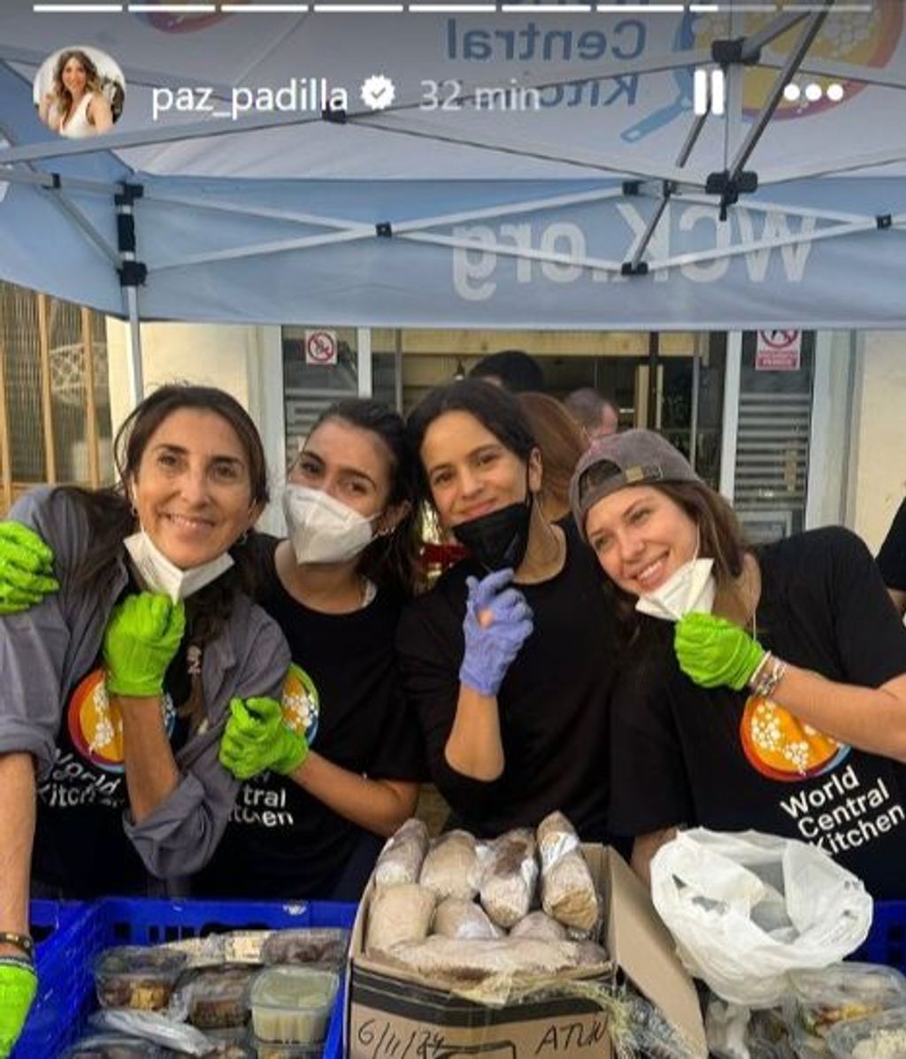 Paz Padilla junto a su hija Anna Ferrer, Rosalía y Anita Matamoros.