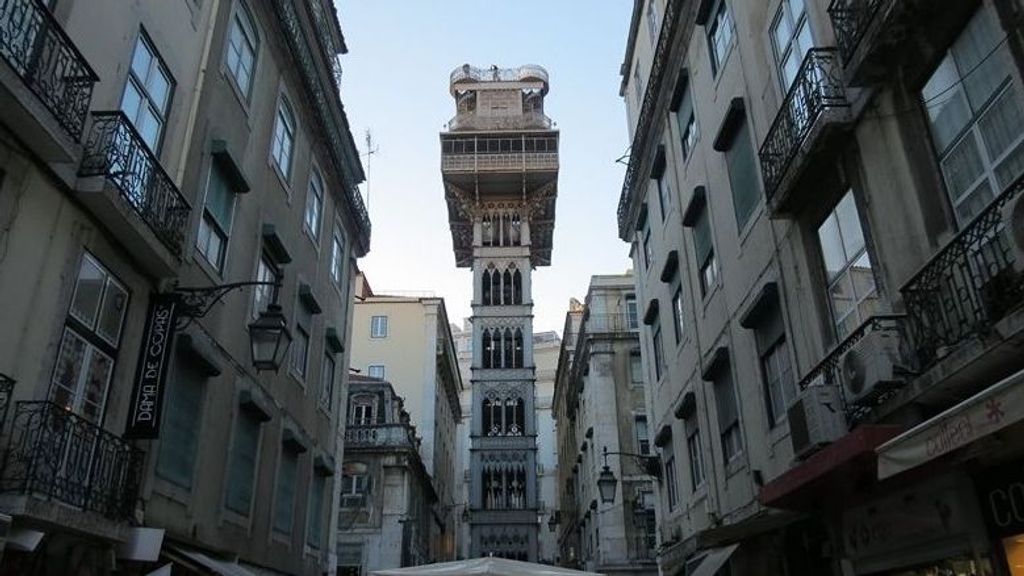 Ascensor de Santa Justa (Lisboa, Portugal).