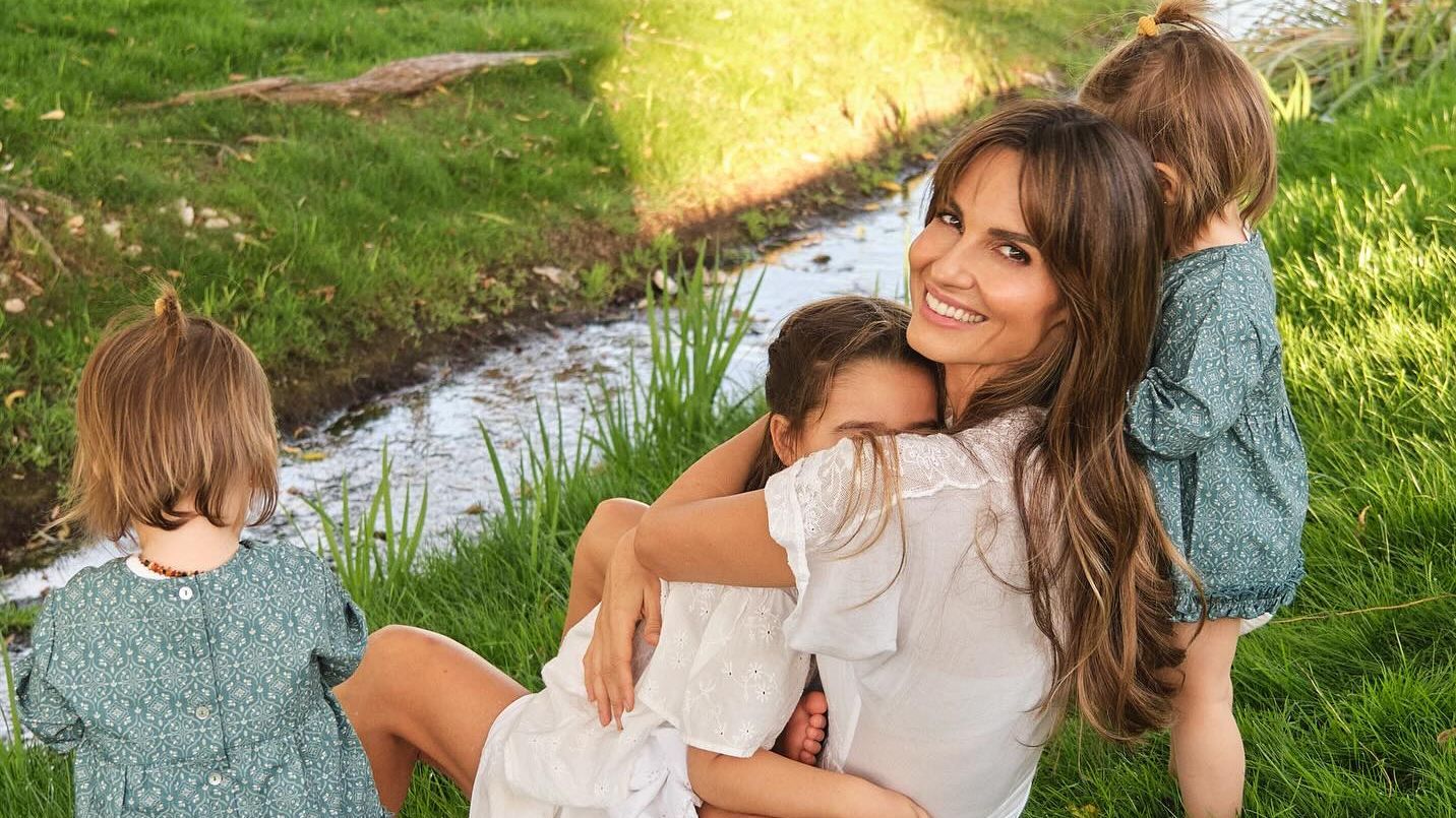 Así son Ari, María y Julieta, las tres hijas de Ariadne Artiles (Imagen de Instagram: @ariadneartiles)