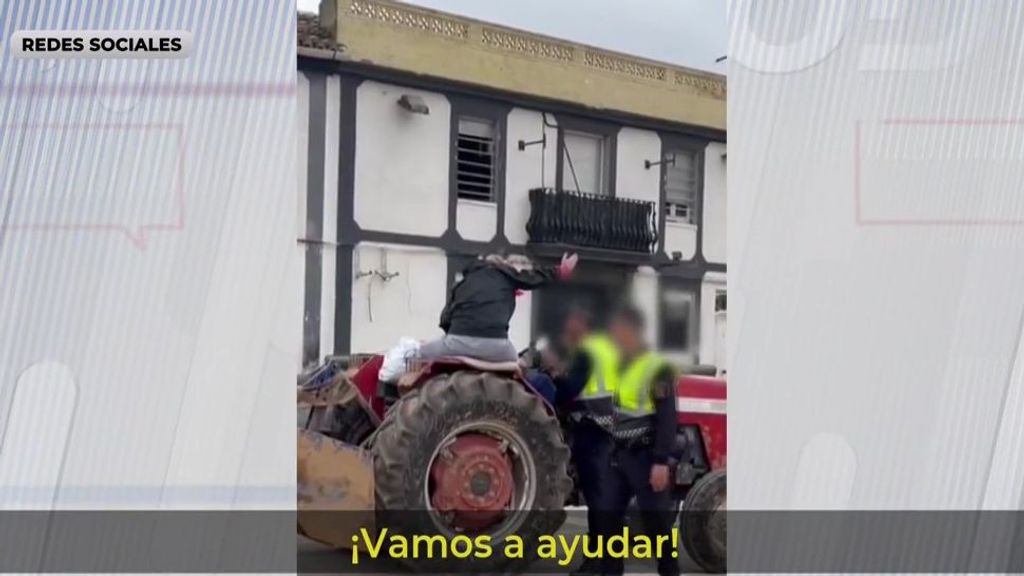 Imágenes del tenso momento de Pilar y su padre con los agentes