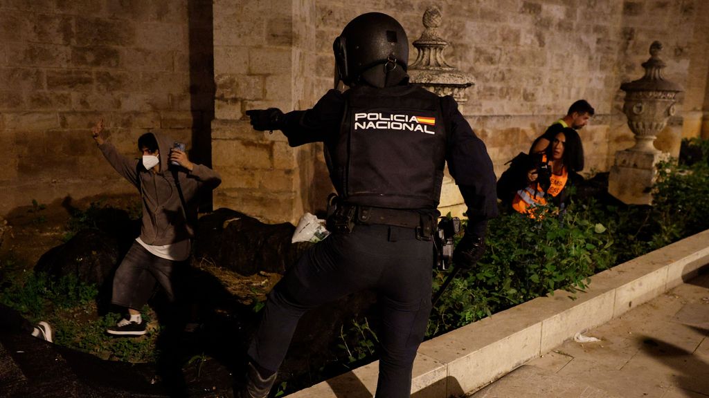 Disturbios en Valencia tras la manifestación en protesta por la gestión de la DANA