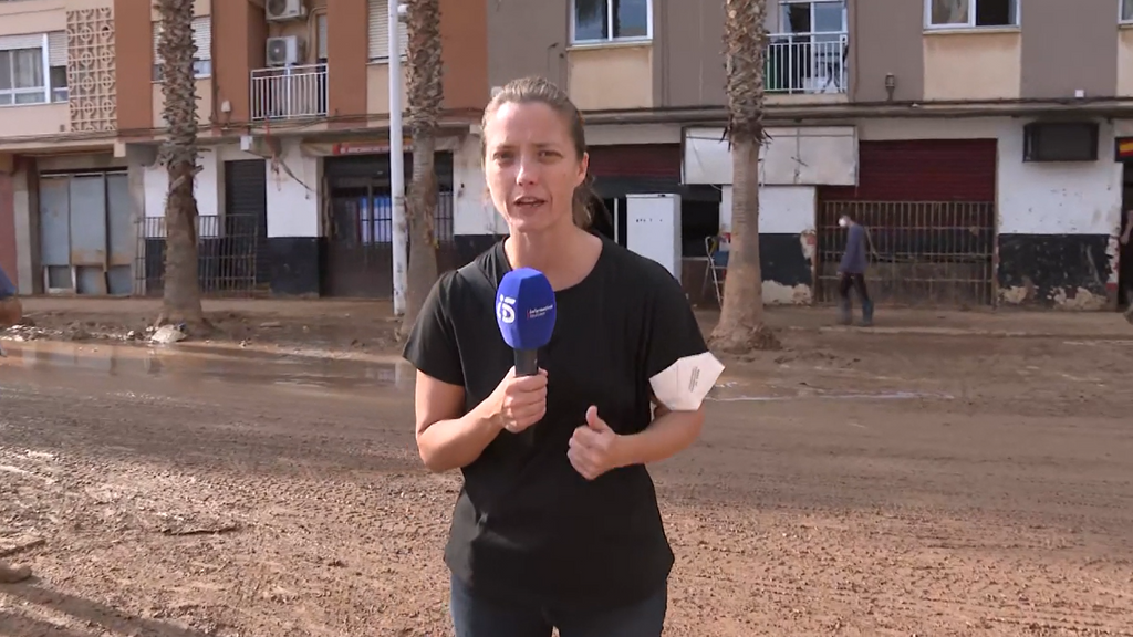 María Casado, testigo de la oleada de voluntarios en Catarroja: "La limpieza no para"