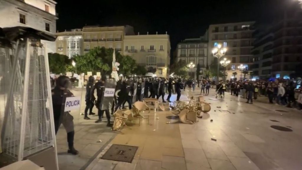 Cuatro detenidos y 31 policías heridos en Valencia en la protesta por la gestión de la DANA