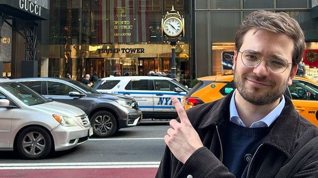 Alán Barroso publicó su primer ensayo político, ‘Patria digna’ Alán Barroso publicó su primer ensayo político, ‘Patria digna’