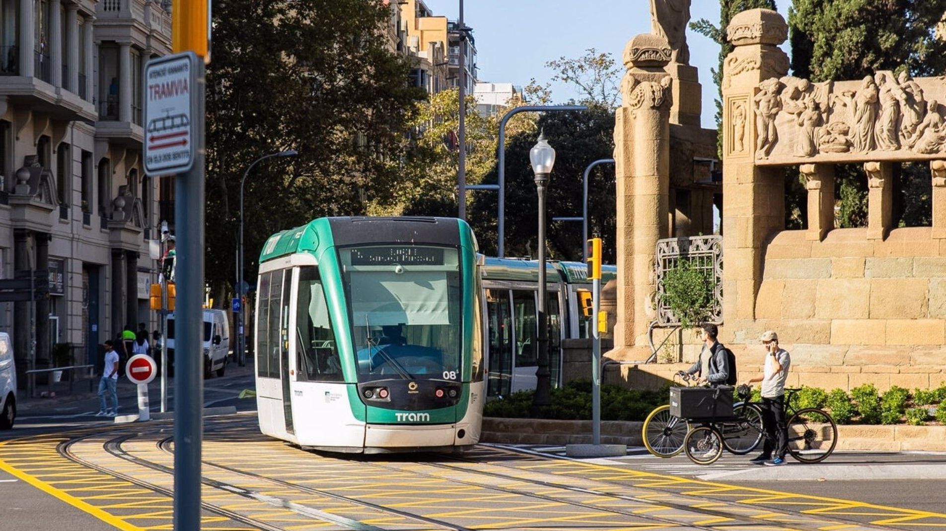 Barcelona estrena paradas de tranvía tras su ampliación