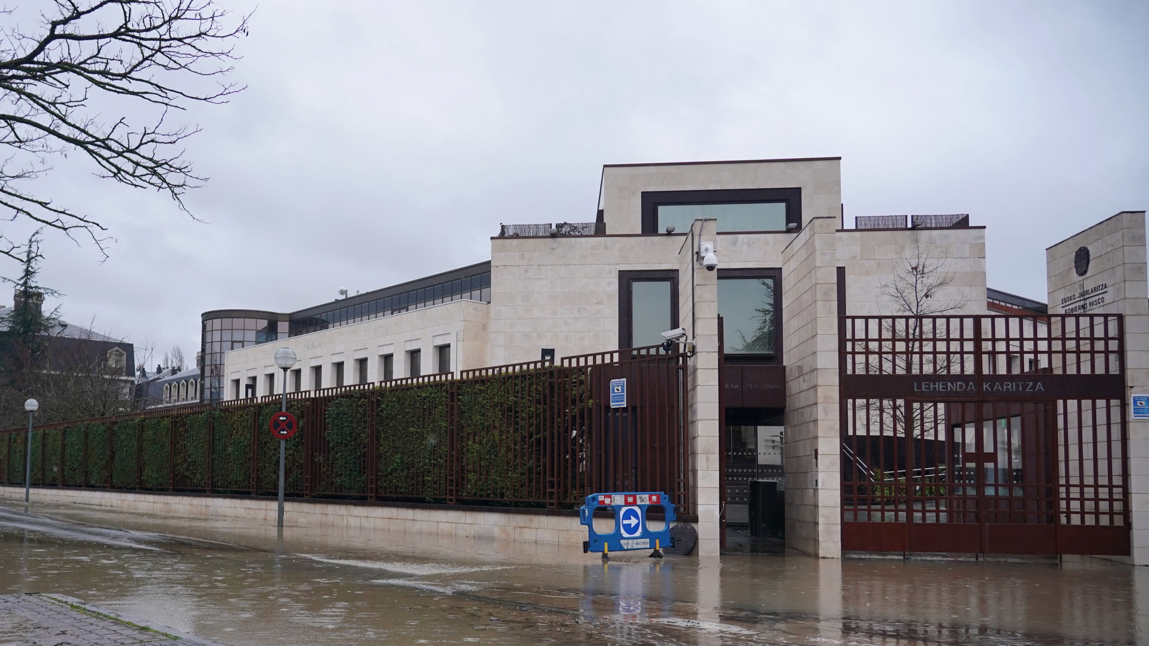 La antigua sucursal bancaria donde pretendían instalarse está cerca de la sede de la Presidencia