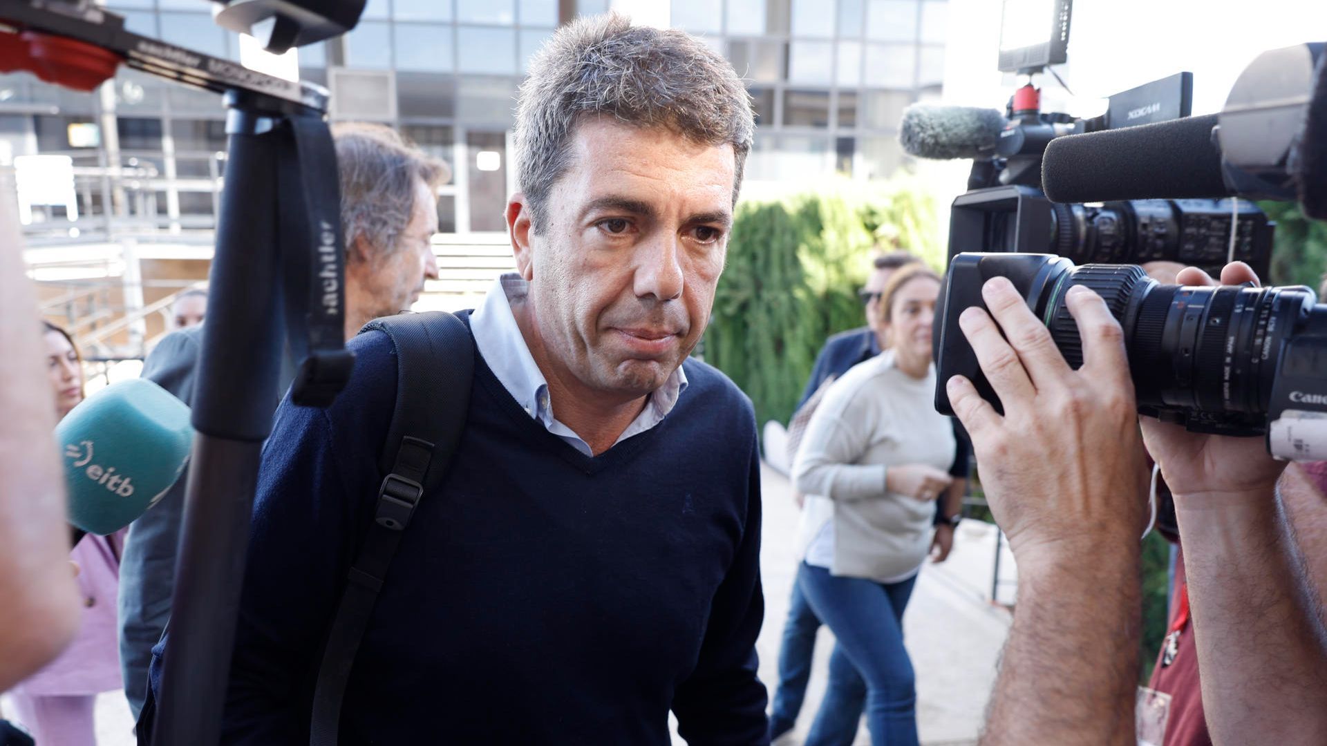 La guerra política tras la DANA: ¿agua embotellada o del grifo?