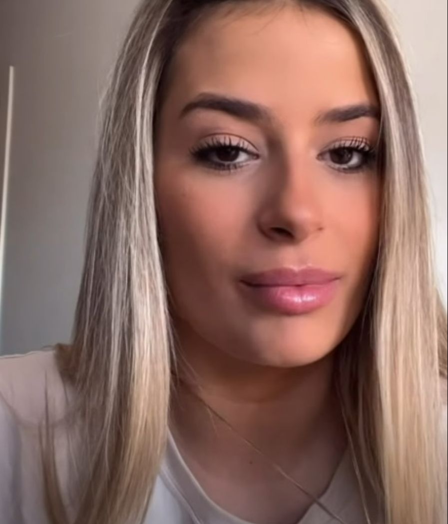 Laura no se ha quitado el colgante de Manu pese a la decepción que siente