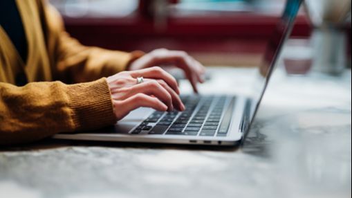 Un 22% de los usuarios abre enlaces o archivos desconocidos, según advierte la OCU