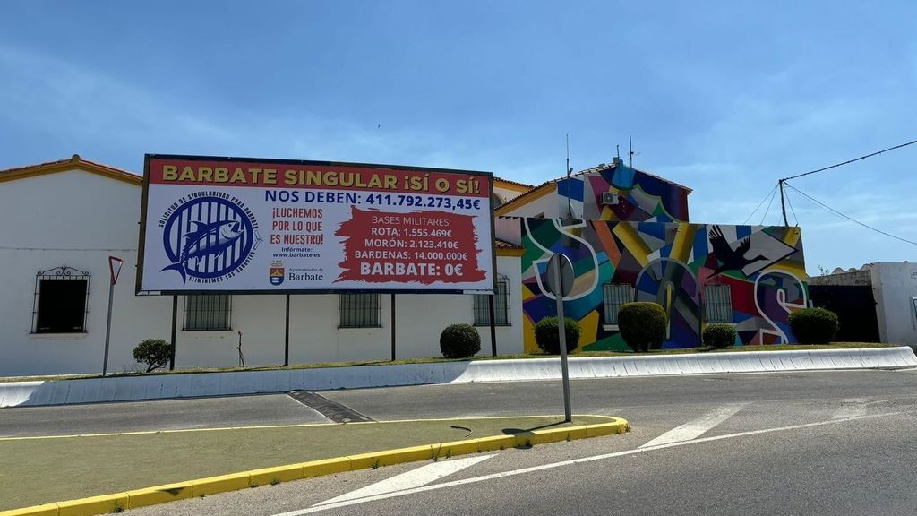 Carteles sobre la singularidad de Barbate colocados por el Ayuntamiento