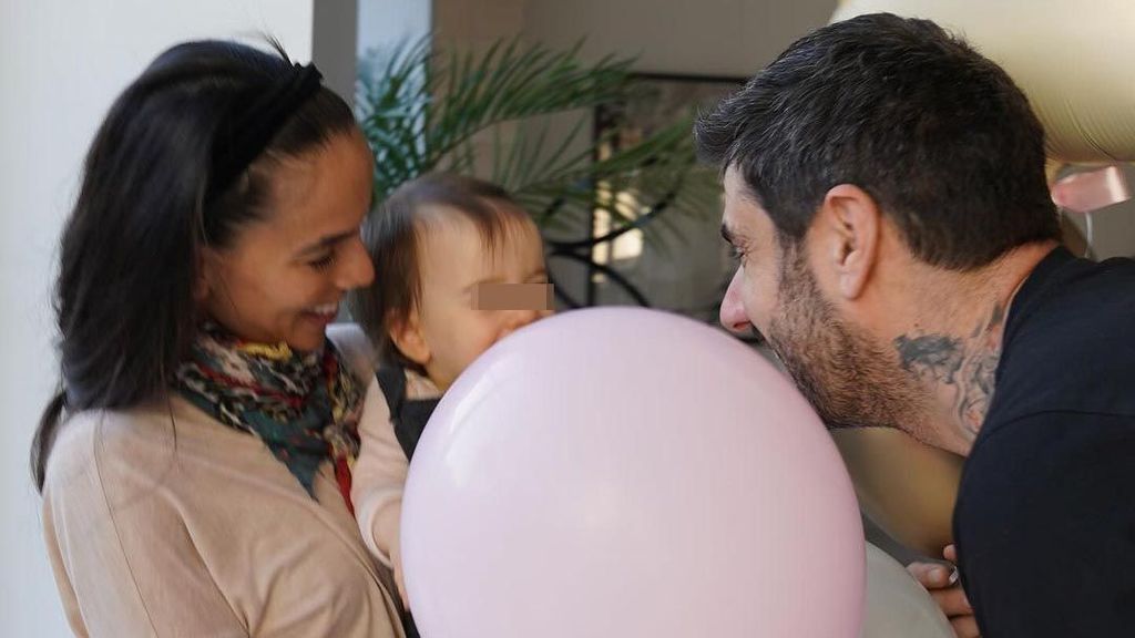 Así han celebrado Melendi y Julia Nakamatsu el primer cumpleaños de su hija Dakota