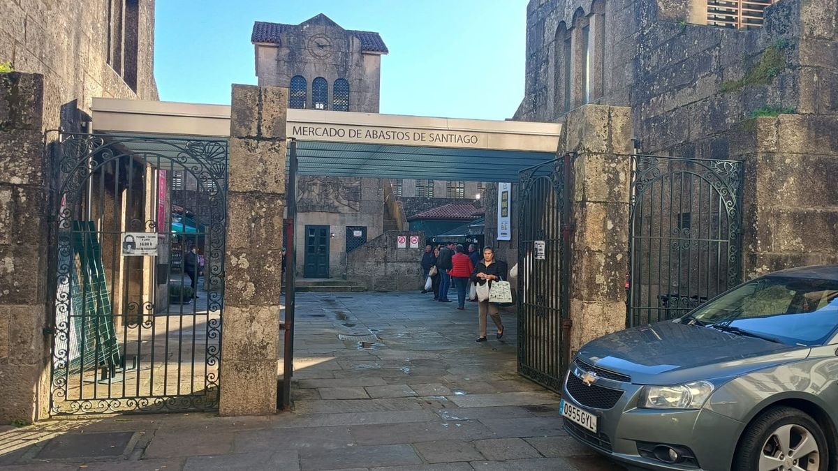 Entrada del mercado de Abastos de Santiago, donde se produjo el presunto homicidio del propietario de un puesto