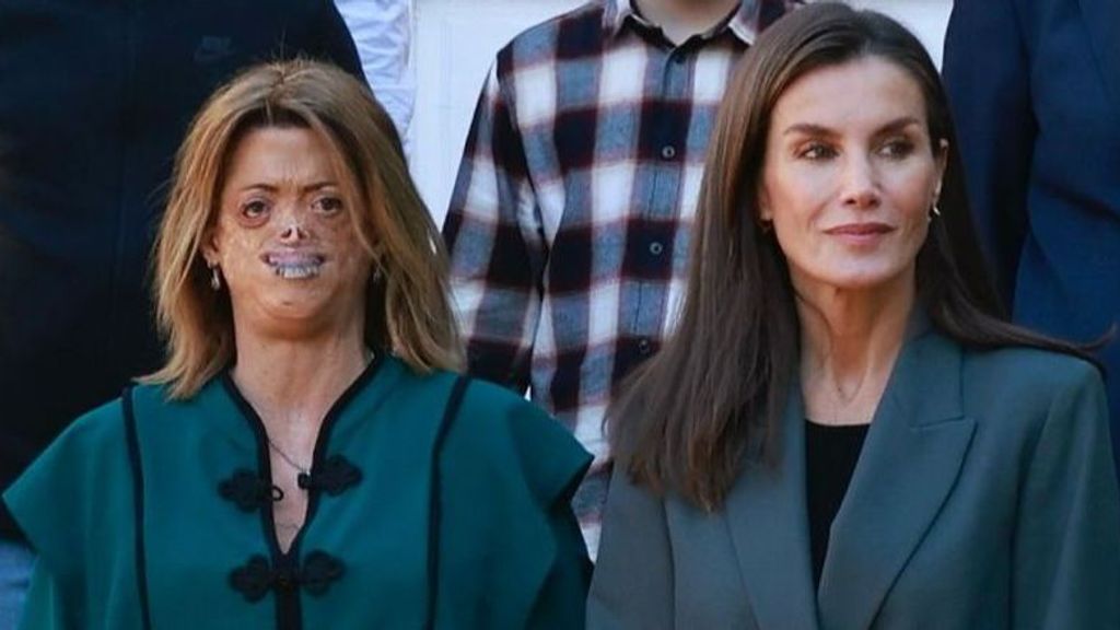 La reina Letizia y Fidela Mirón, presidenta de la Asociación Española de Porfiria.