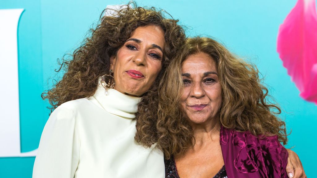 Rosario y Lolita Flores.