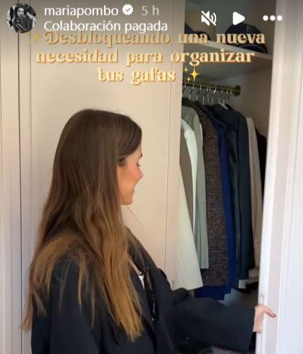 Captura de María Pombo en sus redes sociales donde enseña su organizador de gafas