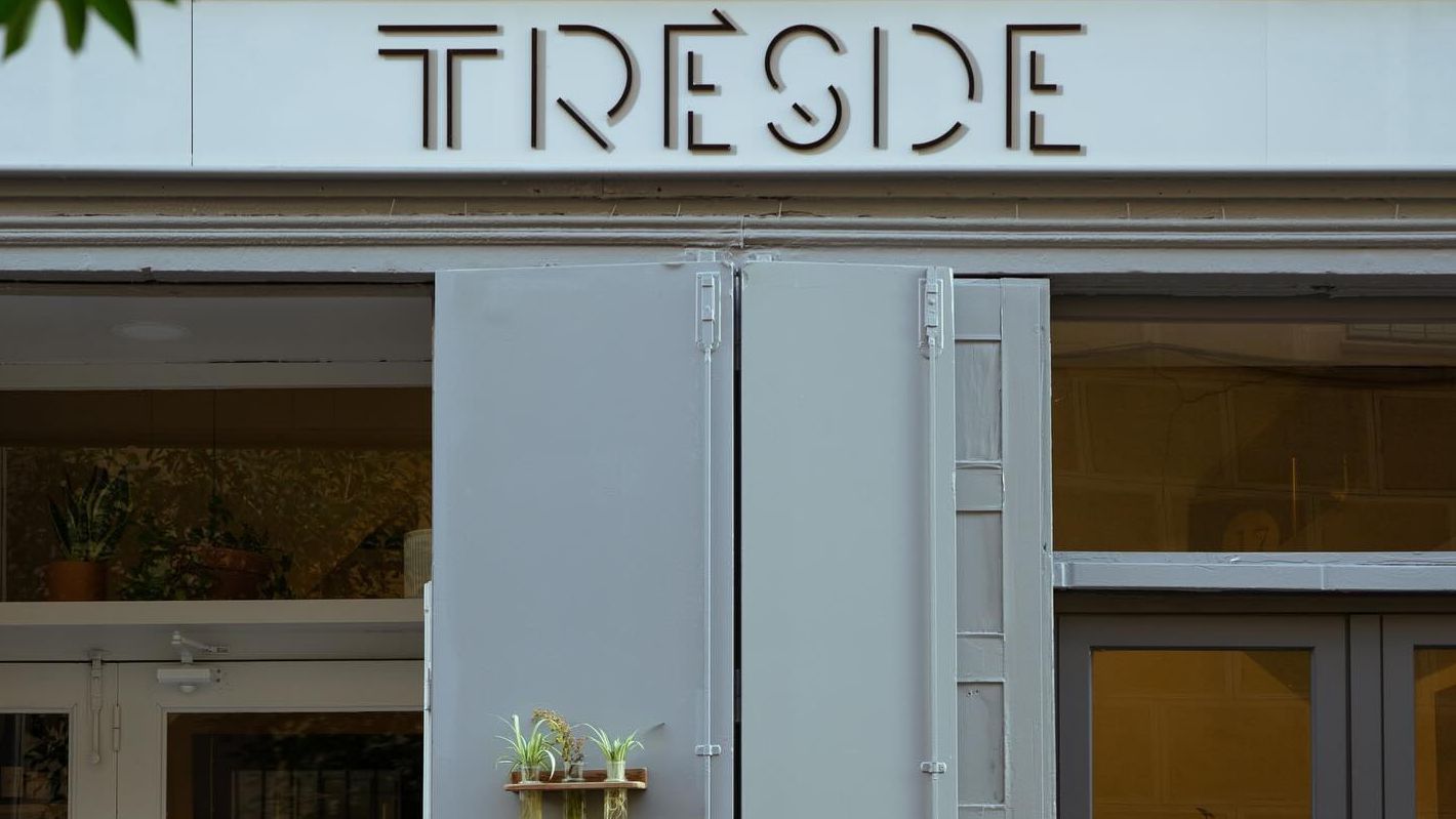 La fachada de Trésde, en Madrid