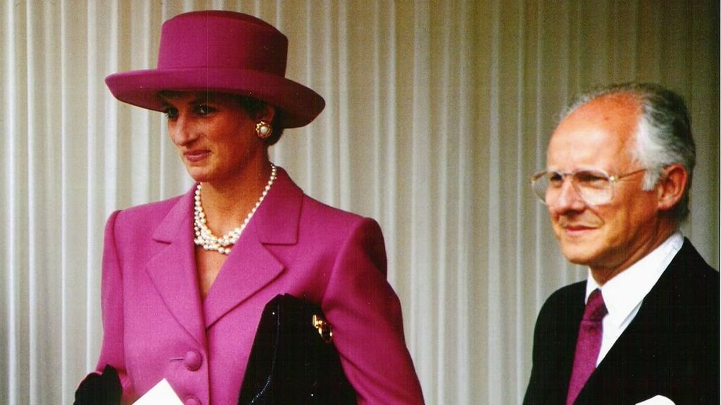 La princesa Diana de Gales y Dickie Arbiter en una imagen de 1992.