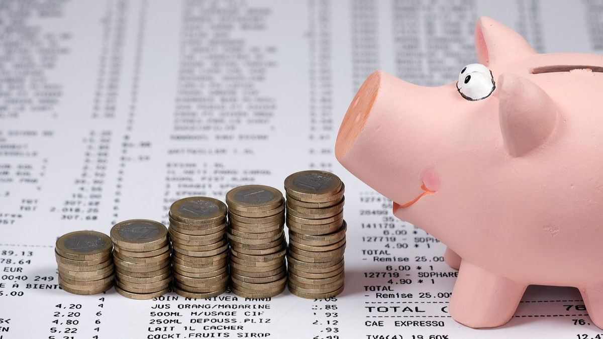 Ahorros y una hucha.