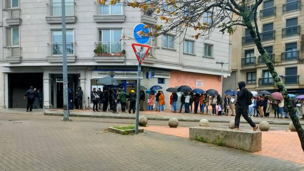 Imagen de uno de los días de grabación, en la administración de Lotería de la Miñoca