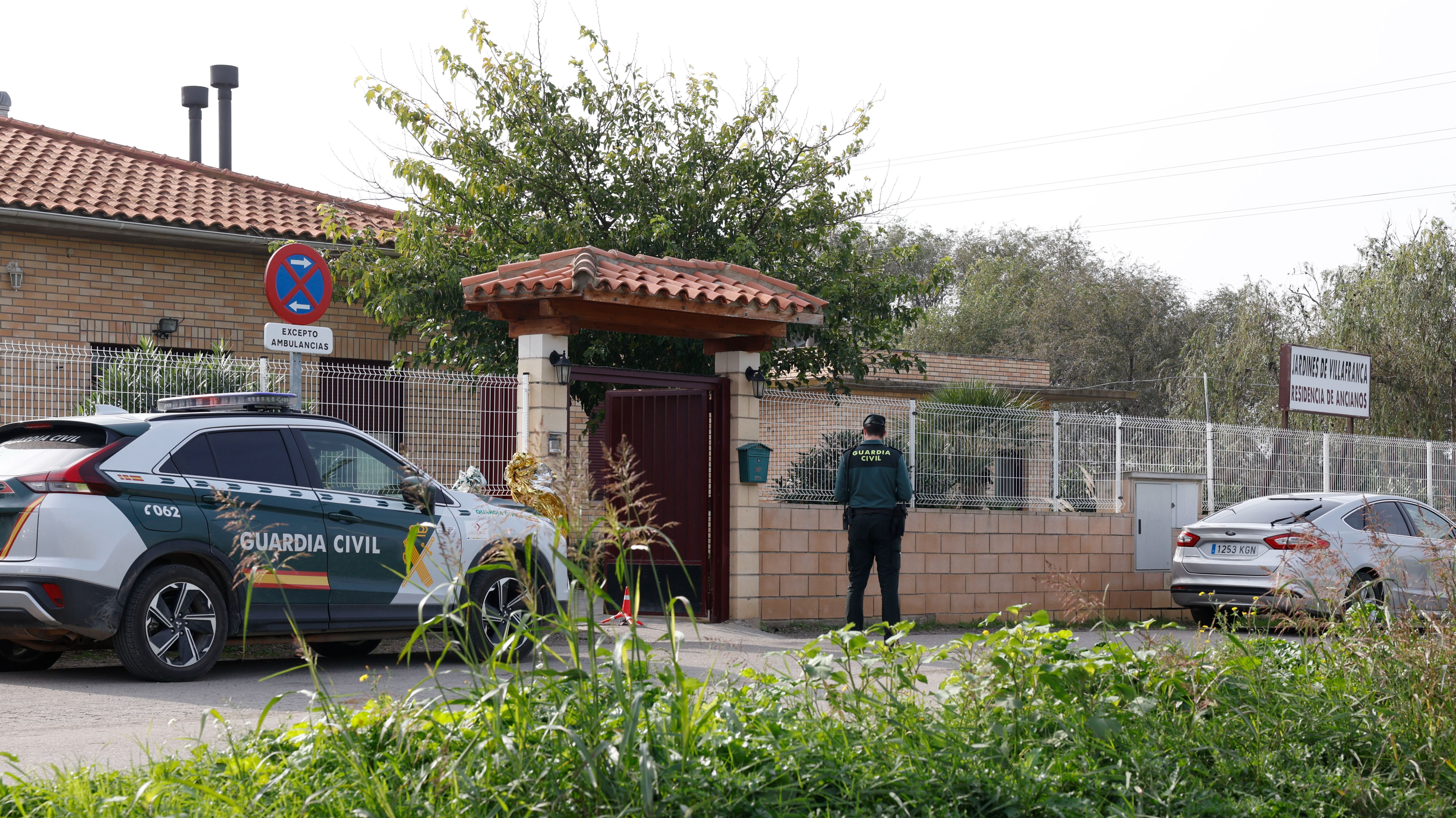 Diez muertos en el incendio en una residencia de ancianos en Zaragoza: la puerta cortafuegos evitó una tragedia mayor