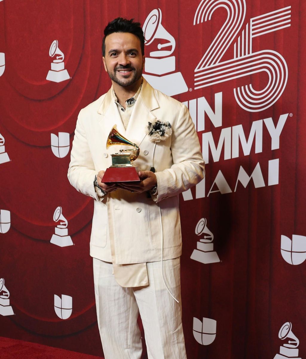 Luis Fonsi en la 25 edición de los Latin Grammy.