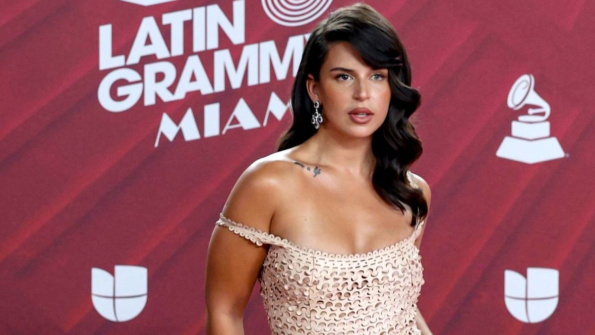 Nathy Peluso en la alfombra roja de los Latin Grammy 2024.