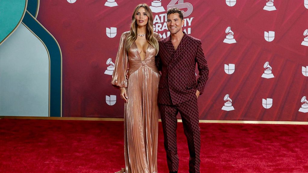 Rosanna Zanetti y David Bisbal en la alfombra roja de los Latin Grammy 2024.