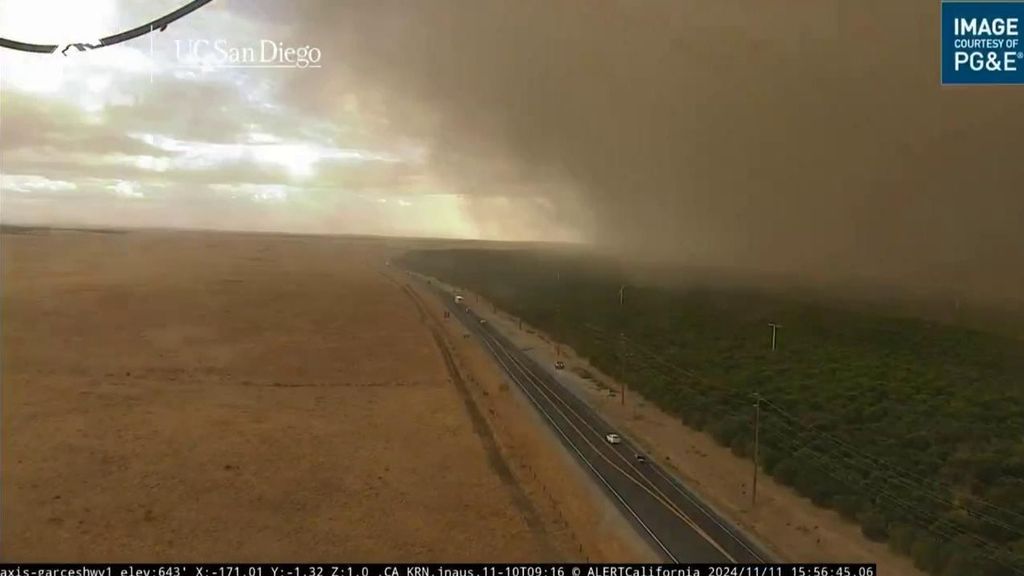 Tormenta de polvo en una autopista de California