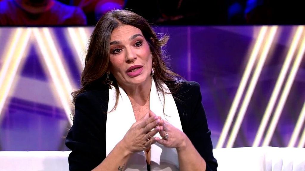 Raquel Bollo da su versión sobre la "complicada adolescencia" de Isa Pi: "Tenía relaciones con su novio en un parque" ¡De viernes! Top Vídeos 263