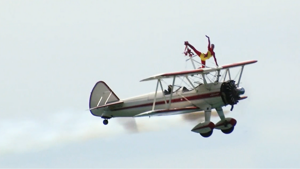 Ainhoa Sánchez, la primera y única windwalker española: una disciplina que une la danza con la acrobacia aérea