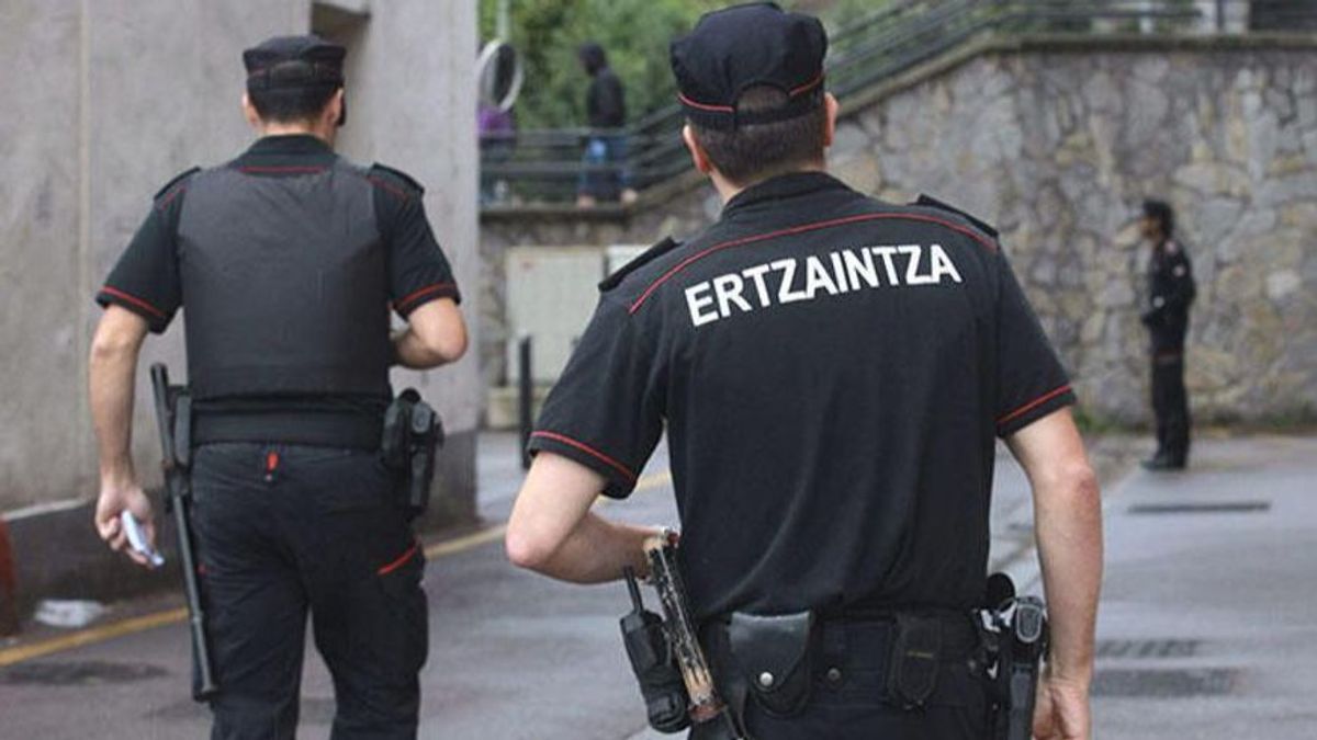 Diez ertzainas resultan heridos, uno de ellos, grave, en Vitoria