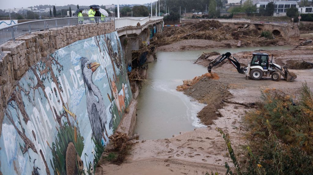 Hallan un cadáver junto al barranco del Poyo, en Riba-roja, en la búsqueda de desaparecidos por la DANA