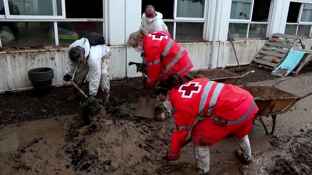 La Cruz Roja en la DANA: de sus trabajos de limpieza o sanitarios, a luchar contra la desinformación