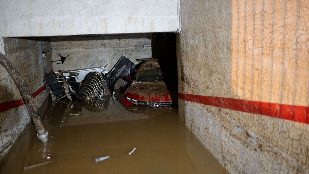 Un garaje anegado por las inundaciones de la DANA en Alfafar, Valencia