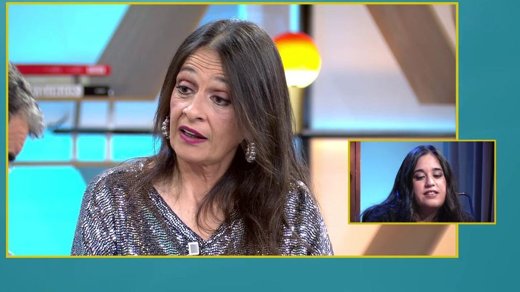 Ana charla con Jorge Javier bajo la atenta mirada de su hija