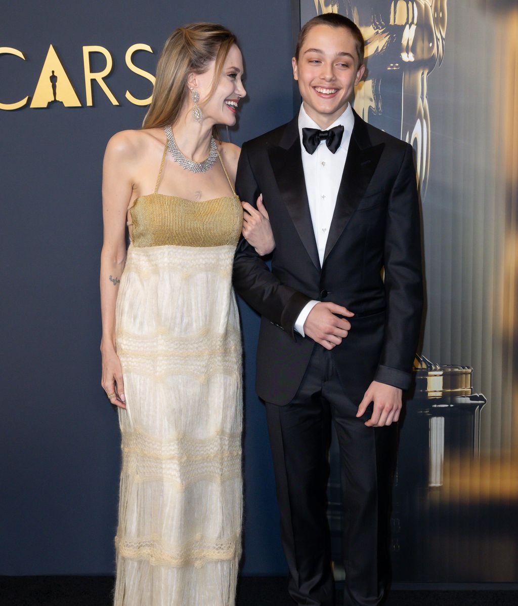 Angelina Jolie y su hijo Knox este pasado 17 de noviembre.