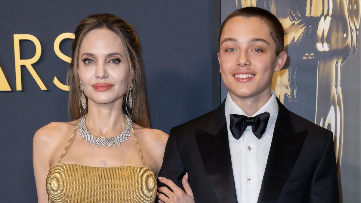 Angelina Jolie se lleva a su hijo Knox a una alfombra roja: su gran cambio físico