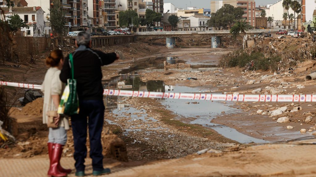 ¿Quién debe limpiar los cauces y los barrancos para minimizar los efectos de futuras riadas?