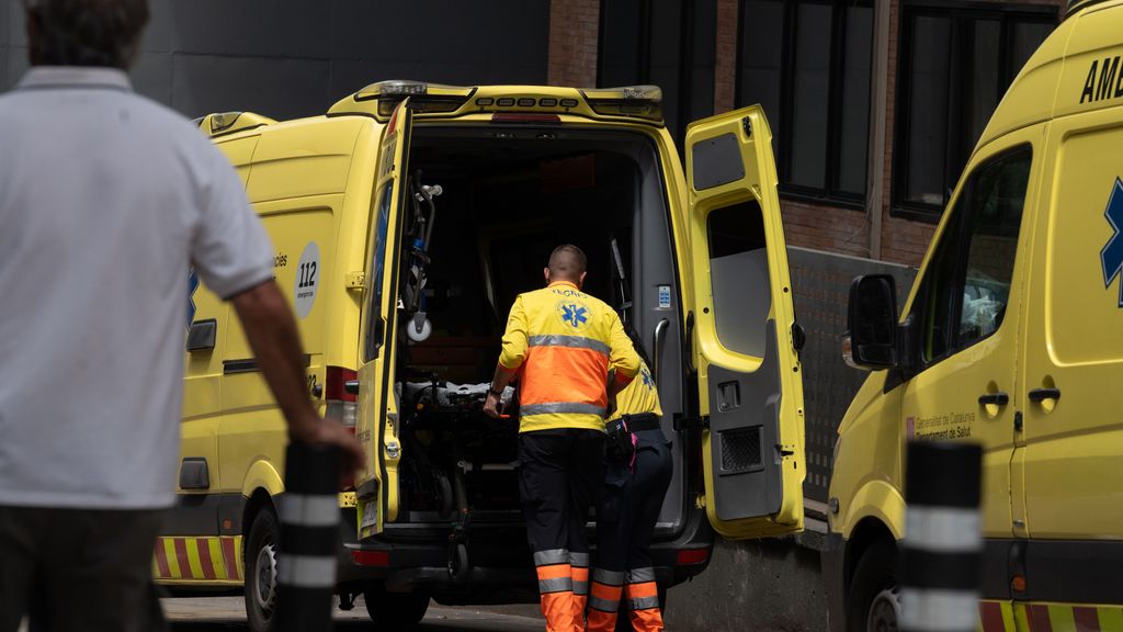 Heridos graves dos empleados de mantenimiento de carreteras tras ser atropellados en Barcelona